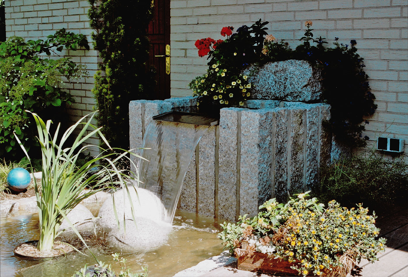 Wasserspiel an Terrasse