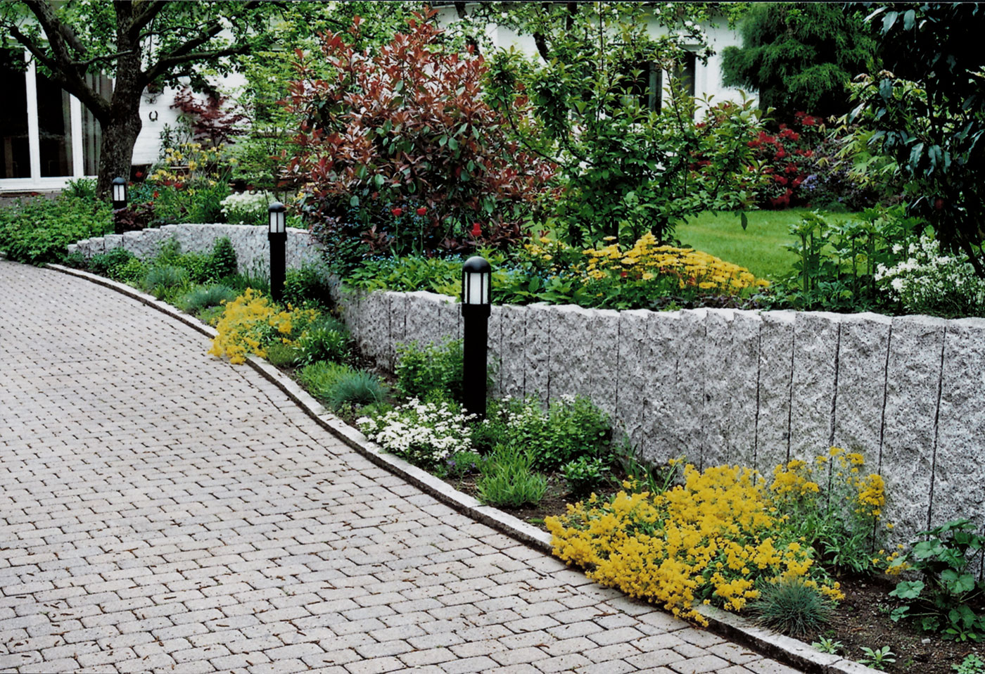 ansprechende Garagenzufahrt